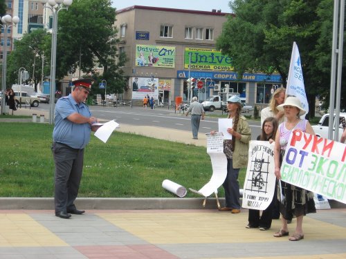 (2010.06.04) Пикет в защиту животных в Майкопе