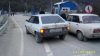 (2011.02.11) Машины активистов блокируют проезд к строительству дворца