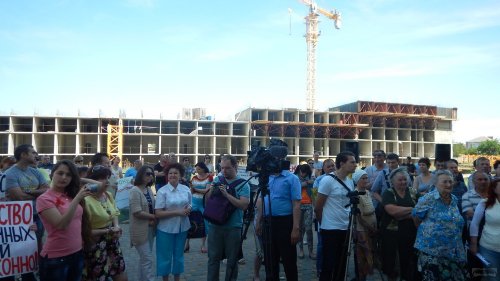 Митинг на фоне строительства "Курортного берега"
