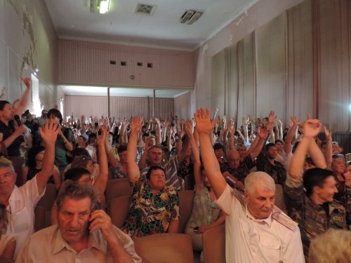 Весь зал единогласно проголосовал против размещения мусорного комплекса в районе Гладковской