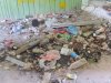 Кучи мусора в здании бывшей бани