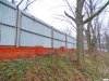 Арендованный участок краснодарского парка 30-летия Победы огорожен капитальным забором - за забором Тропа здоровья