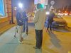 Ростовское шоссе. Журналисты телеканала "Кубань 24" берут интервью у работника передвижной экологической лаборатории