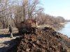 Грузовик высыпает грунт в реку Кубань