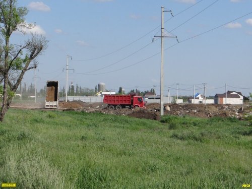  Свалка на улице Милютинской в районе железной дороги, п.Индустриальный