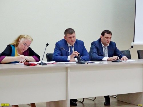 Вице-губернатор А. Алексеенко и заместитель министра транспорта Ю. Сурженко