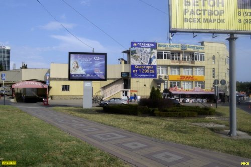 Стоянка напротив парка Солнечный остров