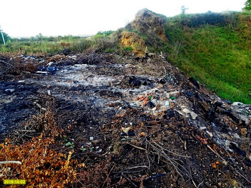 Свалка возле Абинска. Завозимые на свалку отходы сжигаются в целях освобождения места для нового мусора