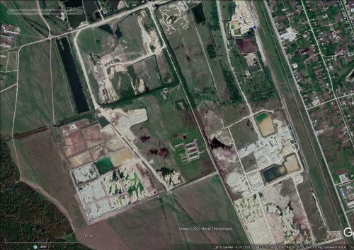 Космоснимок земель, изуродованных при разработке Аленовского месторождения ПГС возле станицы Владимирской