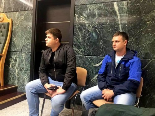 "Потерпевшие" сотрудники полиции Юрченко и Долгов лично явились в суд, чтобы Беньяш был оставлен под стражей
