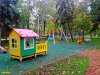 Детская площадка в зеленой зоне