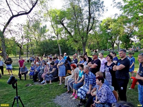 Жители слушают обещания глав Северского района и Черноморского поселения