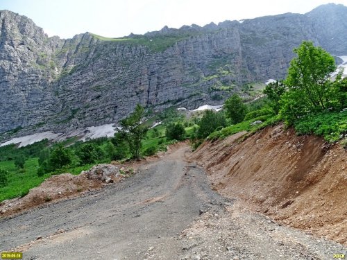 Незаконное строительство дороги на Лунную Поляну ведется на уникальных природных территориях Фишт-Оштенского горного массива