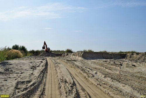 Компания ООО "Агробизнес" уже много лет ведет незаконную добычу песка на сельхозземлях