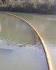 Боновое заграждение на реке Туапсе, которое собирает поступающие в неё нефтепродукты