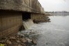 Сброс неочищенных канализационных стоков под Тургеневским мостом