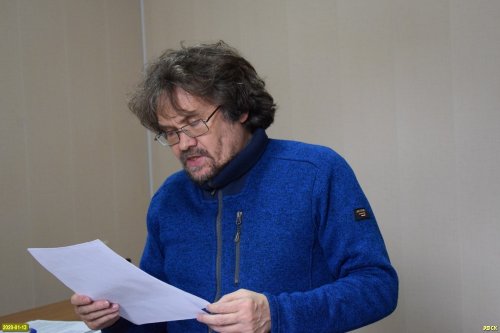 Андрей Рудомаха зачитывает отвод судье Сурову