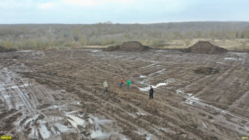Активисты Экологической Вахты обследуют территорию, расчищенную под строительство новых карт для захоронения фосфогипса Белорече