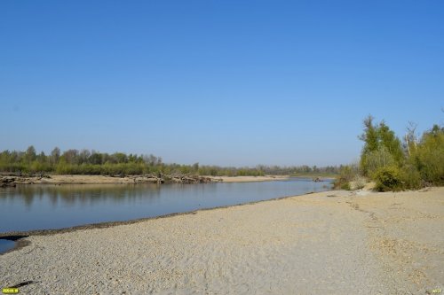 Песчаная пойма реки Белой