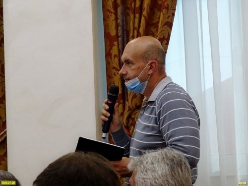Житель посёлка Сукко Алексей Егоров на совещании в Анапе поставил вопрос о необходимости постановки на кадастр зелёных зон