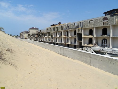 Для строительства гостиницы в проезде Джеметинском, 12 А, Янишогло срыли песчаные дюны