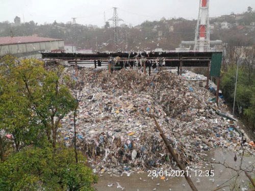 Фото горы отходов на мусороперегрузочной площадке в Сочи от 28.01.2021г.
