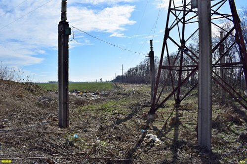 Закрытая свалка в г.Гулькевичи "распространяется" на окружающие поля и лесополосу