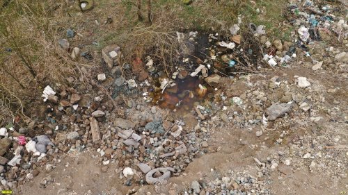 Абинская свалка щедро "делится" мусором и токсичным фильтратом с окружающим лесом
