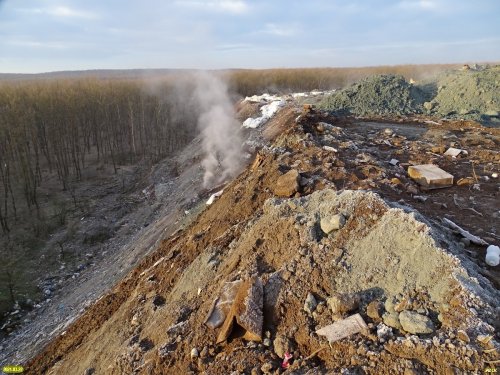 "Закрытая" Абинская свалка ТБО наполняет пространство дымом и вонью