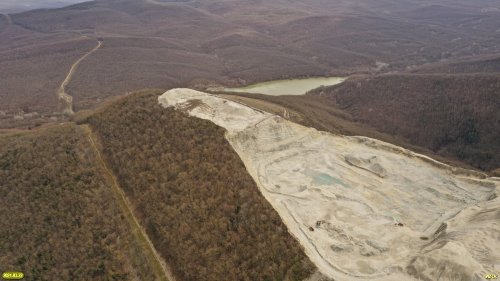 Карьер по добыче мергеля и Верховое Атакайское водохранилище (п.Верхнебаканский)