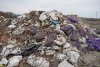 Горы мусора растут на "закрытой" свалке в Калининском районе