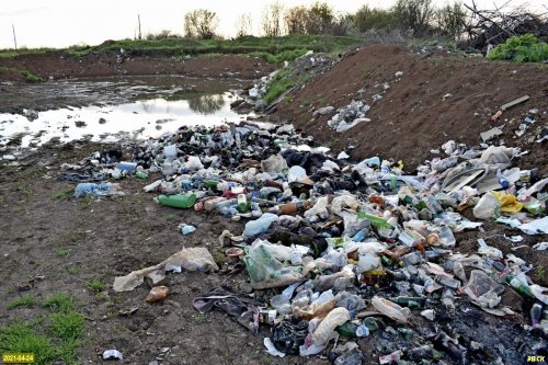 Несанкционированная свалка отходов возле станицы Холмской (Абинский район)