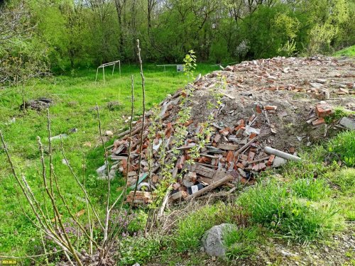Ильский Подкрепостной лес: часть бывшей спортплощадки стала свалкой строительных отходов