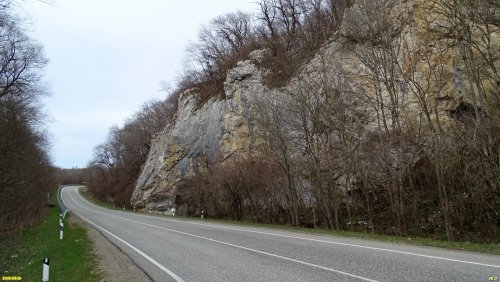 Дорога Мостовской-Узловой возле Ярычской скалы 