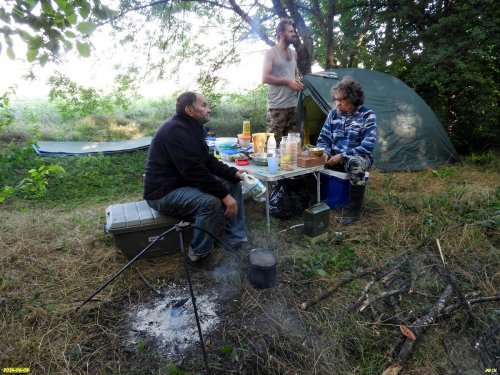 Завтрак после ночёвки на территории перспективной ООПТ Мирская дача (Новокубанский район)