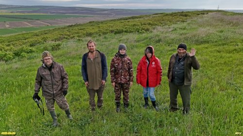 Д.б.н. С.А.Литвинская (вторая справа) и активисты ЭВСК на обследовании озеленённых территорий в МО г.-к.Анапа (20.04.2025)