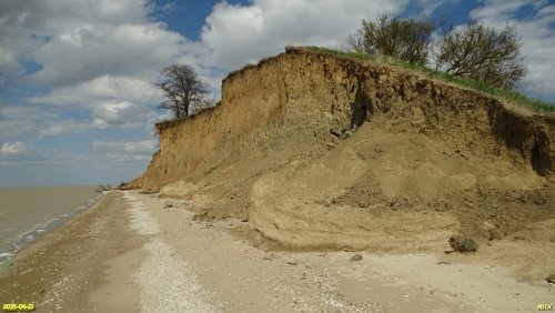 Перспективная ООПТ Просяная балка на западе заканчивается обрывом к Азовскому морю