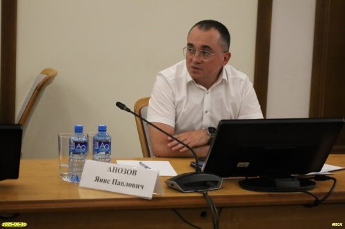 Начальник отдела градостроительного развития территорий краевого департамента по архитектуре и градостроительству Анозов Я.П.