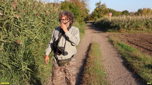 А.Рудомаха координирует перемещение рабочей группы в перспективной ООПТ Сосыкская дубово-каштановая роща