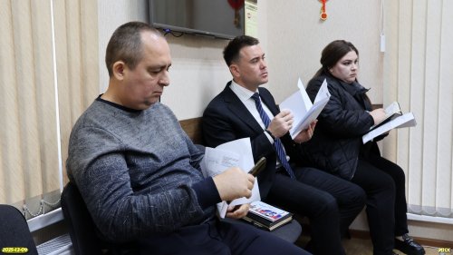 Представители администрации Южного СП (Пазушко Е.М. и Ниниев А.А.) и Крымского ГП