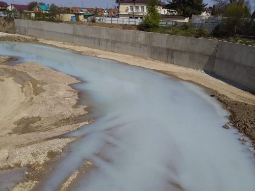 Река Адагум побелела от сброшенных в нее 19.04.2020г. токсичных стоков