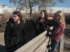 Активисты Экологической Вахты, беседующие с девочкой, которая живет около химического терминала в пос. Чушка