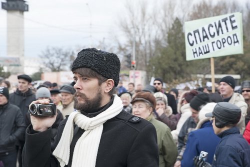 Сергей Лошкарёв на одном из митингов в защиту рощи
